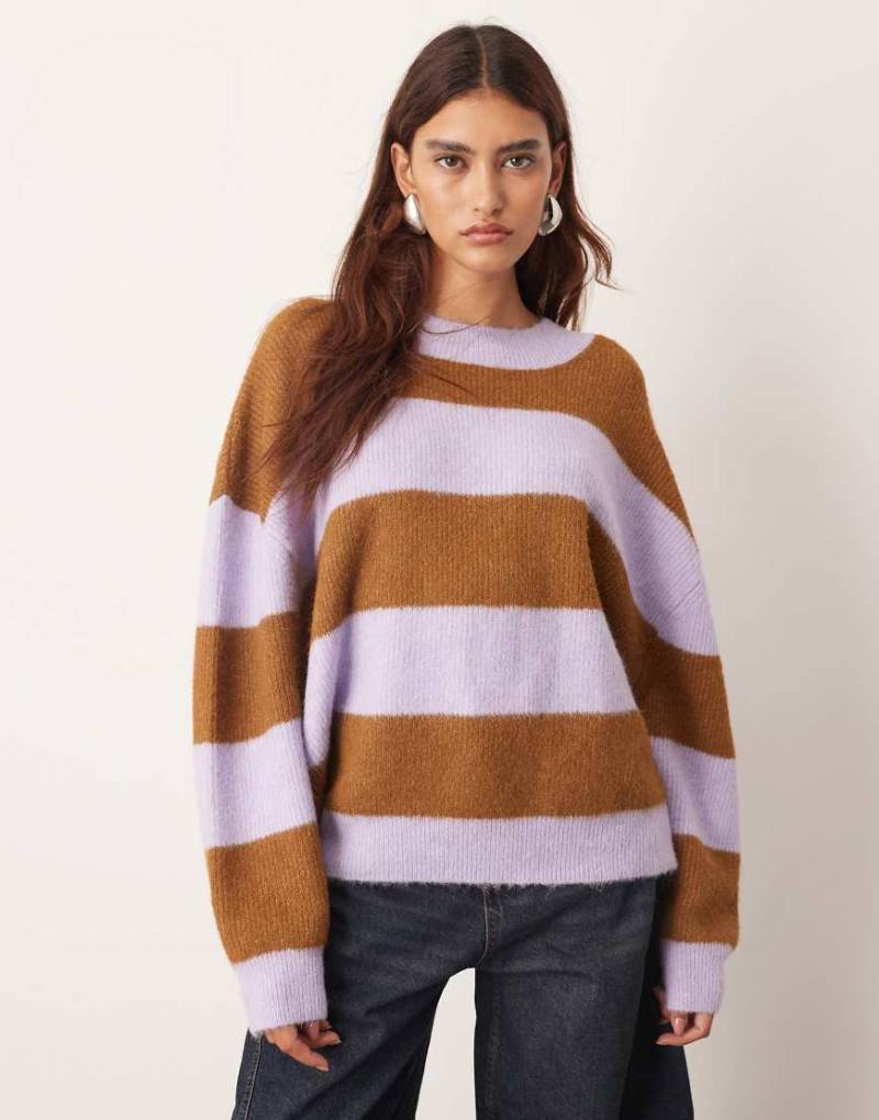 ARRANGE - Gestreifter Oversize-Strickpullover in Flieder und Braun mit Rundhalsausschnitt-Bunt von ARRANGE