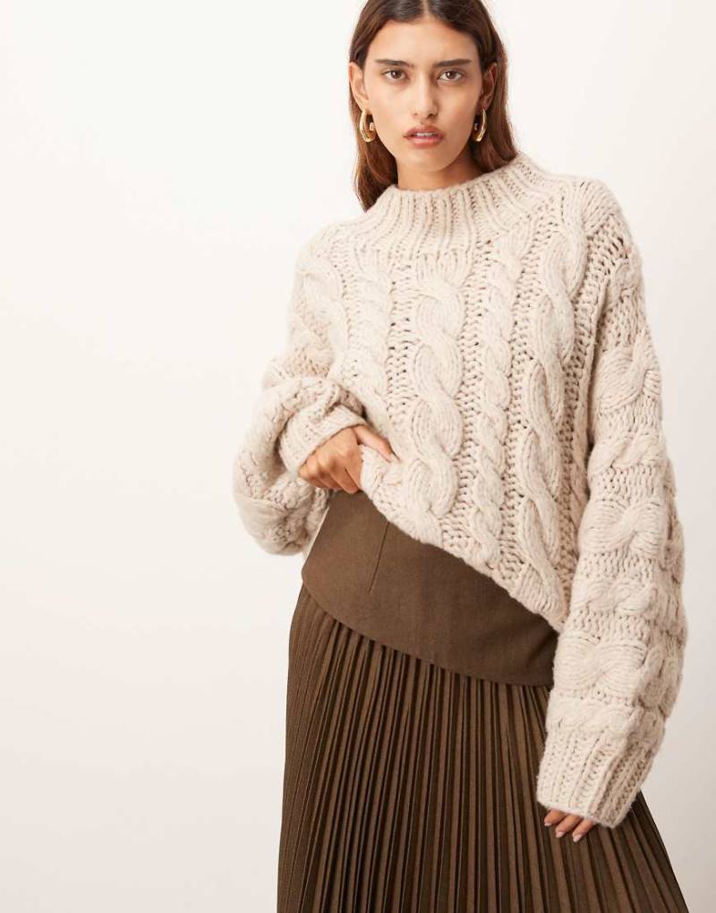 ARRANGE - Handgestrickter Oversize-Pullover in Creme mit breitem Zopfmuster-Weiß von ARRANGE