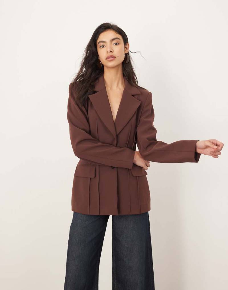 ARRANGE - Hochwertiger, figurbetonter Blazer in Schokoladenbraun von ARRANGE