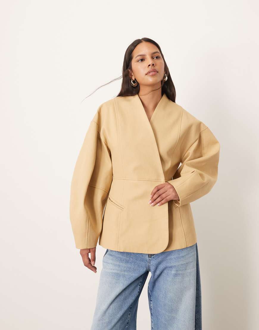 ARRANGE - Jacke aus Twill in Kamelbeige mit oval geschnittenen Ärmeln und elastischer Taille-Braun ARRANGE - Jacke aus Twill in Kamelbeige mit oval geschnittenen Ärmeln und elastischer Taille-Braun von ARRANGE