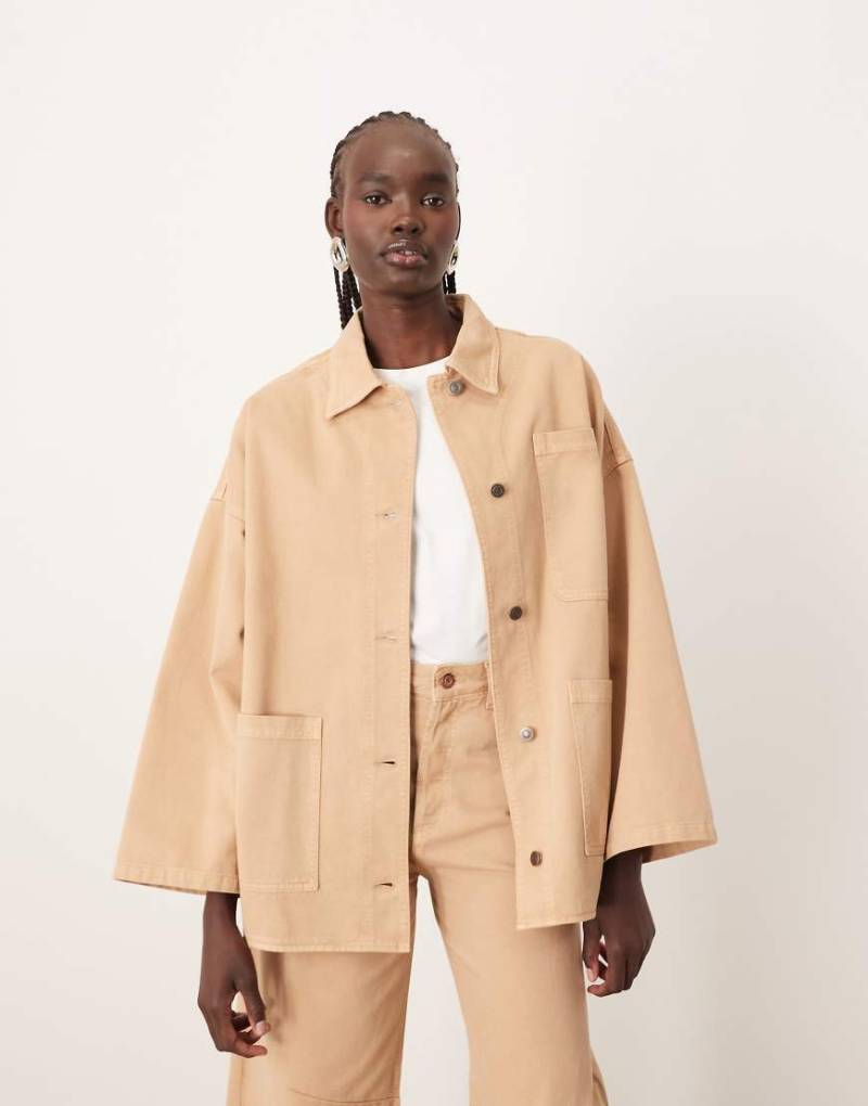 ARRANGE - Jeans-Hemdjacke in Tonbeige mit maskuliner Oversize-Passform-Braun von ARRANGE