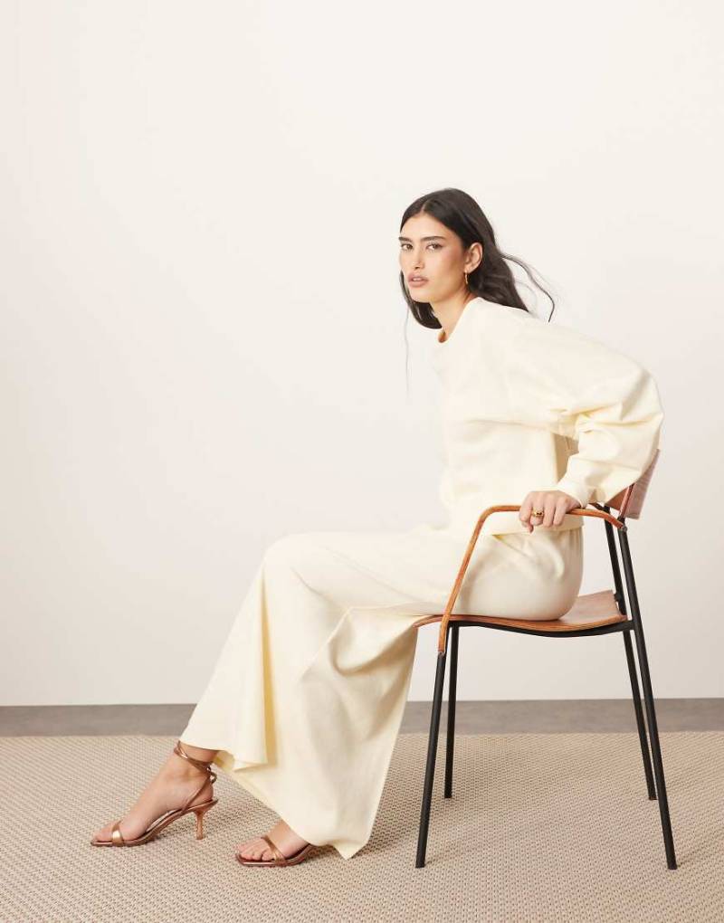 ARRANGE - Kastiges Oberteil aus strukturiertem Jersey in Buttermilchgelb mit Faltendetail am Ärmel, Kombiteil von ARRANGE