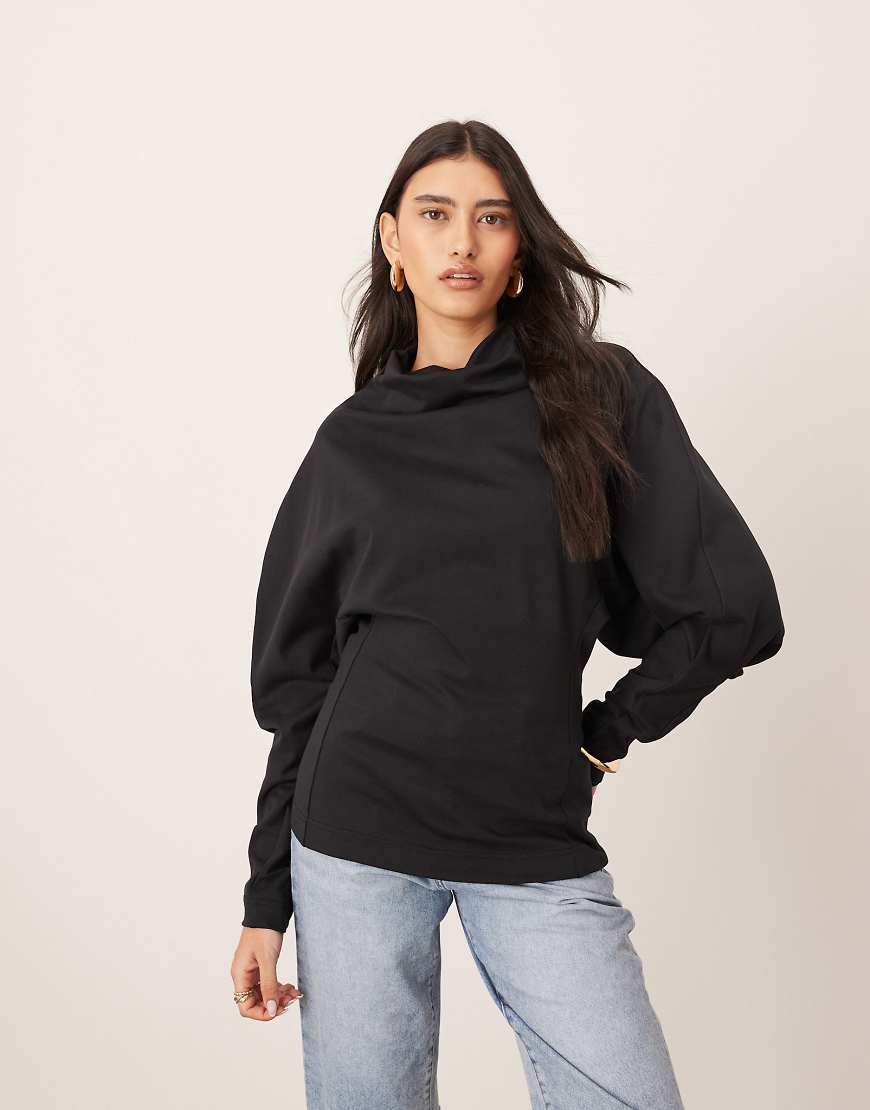 ARRANGE - Longline-Oberteil aus Jersey in Schwarz mit skulpturalem Design von ARRANGE