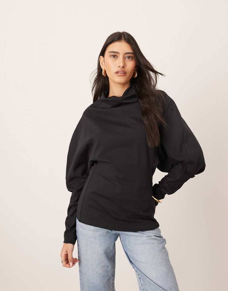 ARRANGE - Longline-Oberteil aus Jersey in Schwarz mit skulpturalem Design von ARRANGE