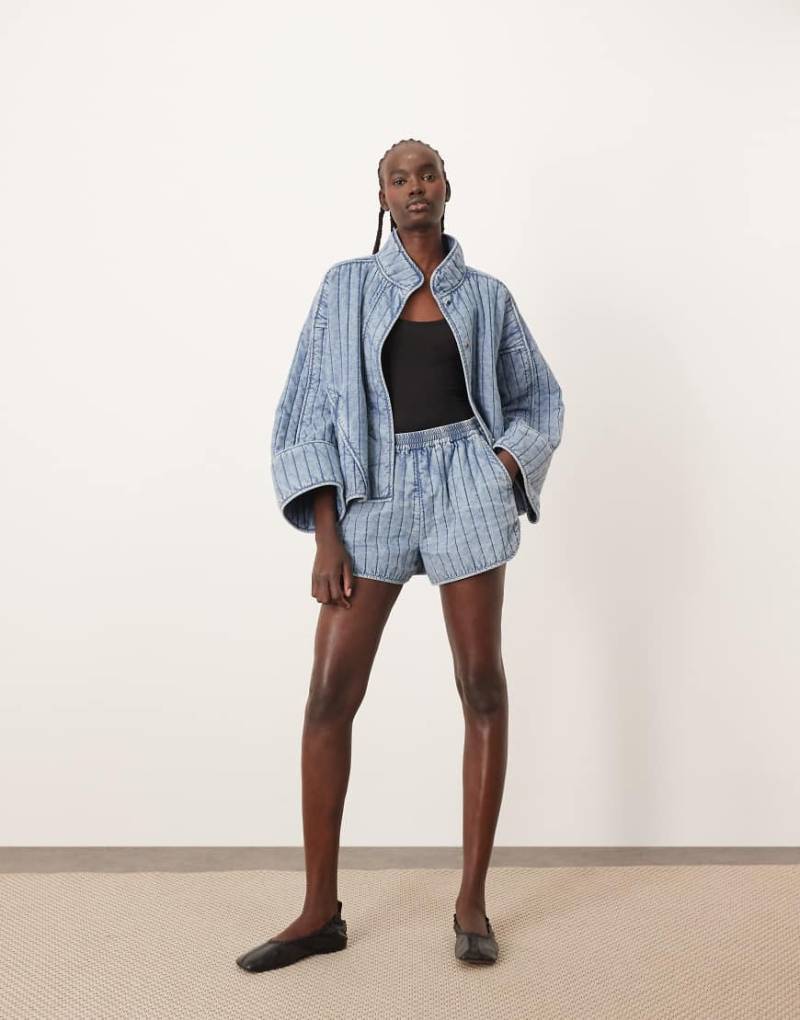 ARRANGE - Lässige Shorts in verwaschenem Blau mit Used-Optik, Taschen und Steppnähten von ARRANGE