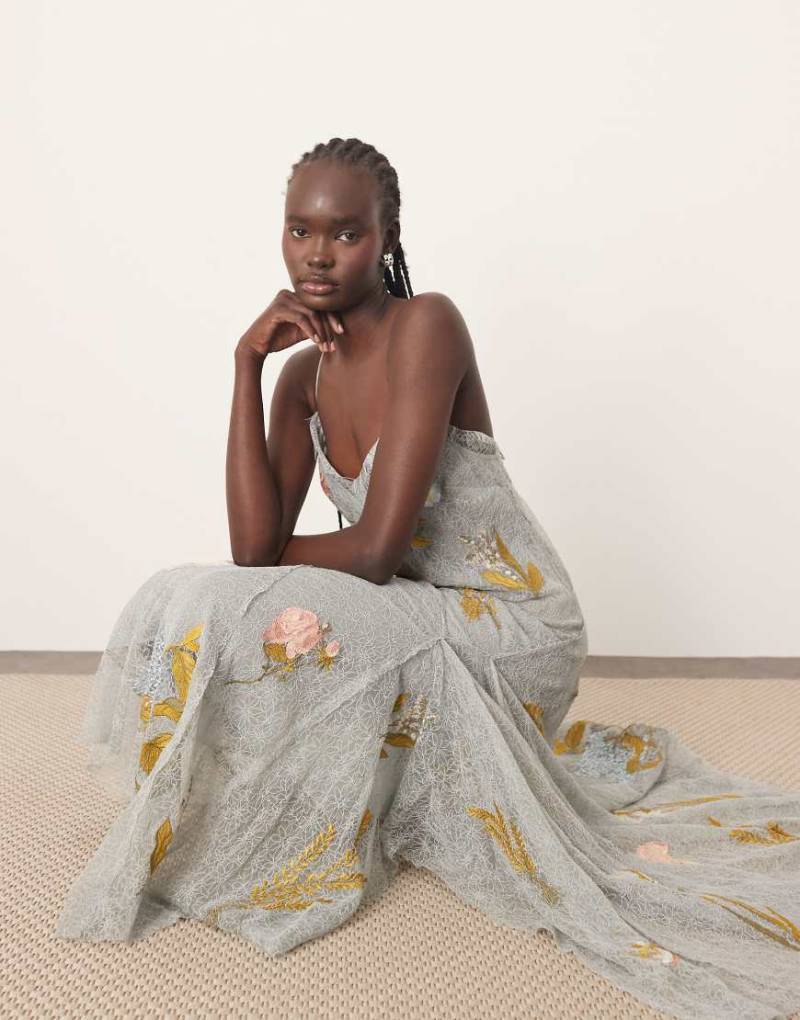 ARRANGE - Maxikleid aus Spitze in Altblau mit Blumenstickerei von ARRANGE