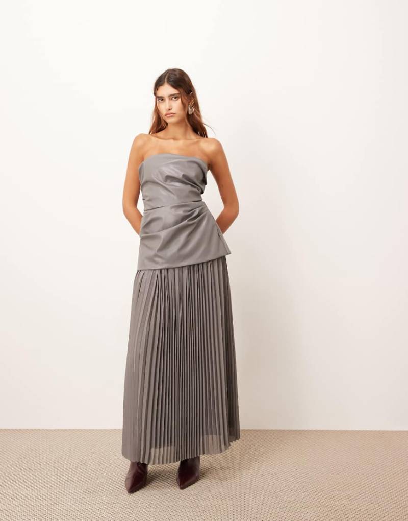 ARRANGE - Maxikleid in Dunkelgrau mit Plisseerock und Oberteil aus PU von ARRANGE