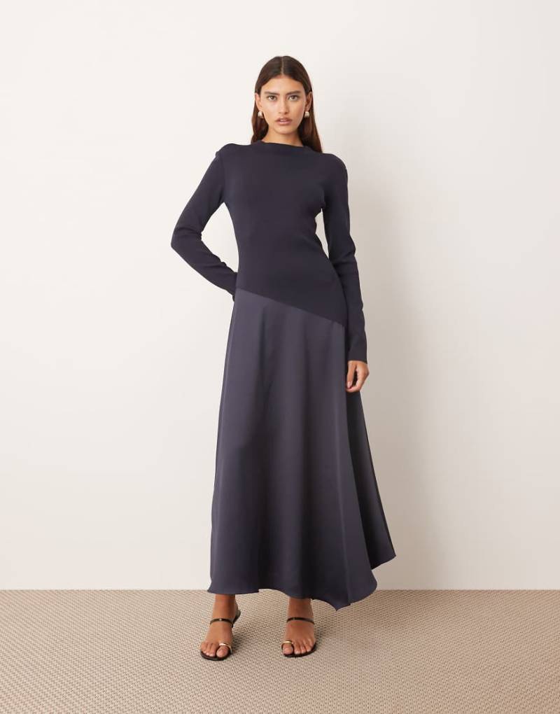 ARRANGE - Maxikleid in Marineblau aus Hybridstrick mit asymmetrischem Rock von ARRANGE