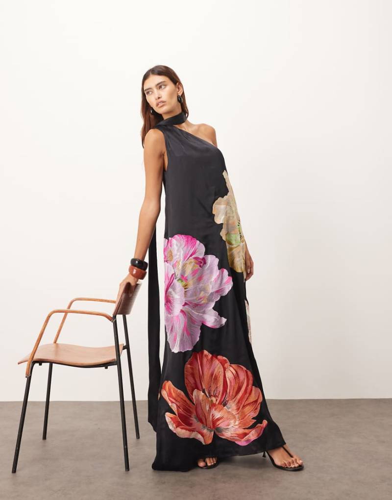 ARRANGE - Maxikleid in Schwarz mit One-Shoulder-Träger, Schalausschnitt und riesiger Blumenstickerei von ARRANGE
