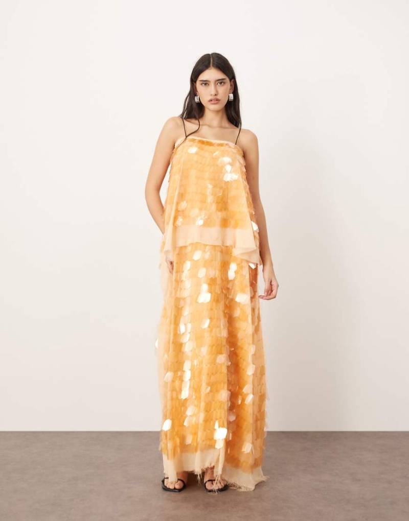 ARRANGE - Mehrlagiges, verziertes Maxi-Trägerkleid in Pfirsich mit Paillettensplittern-Orange von ARRANGE