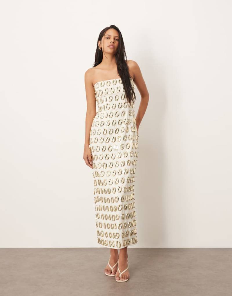 ARRANGE - Midi-Säulenkleid in Creme mit goldfarbenem 3D-Muster-Weiß von ARRANGE