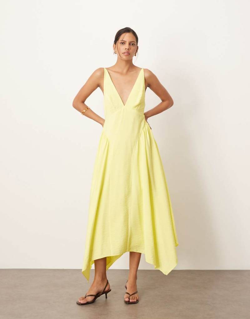 ARRANGE - Midikleid in Gelb mit überkreuzten Rückenträgern und weitem Rock von ARRANGE