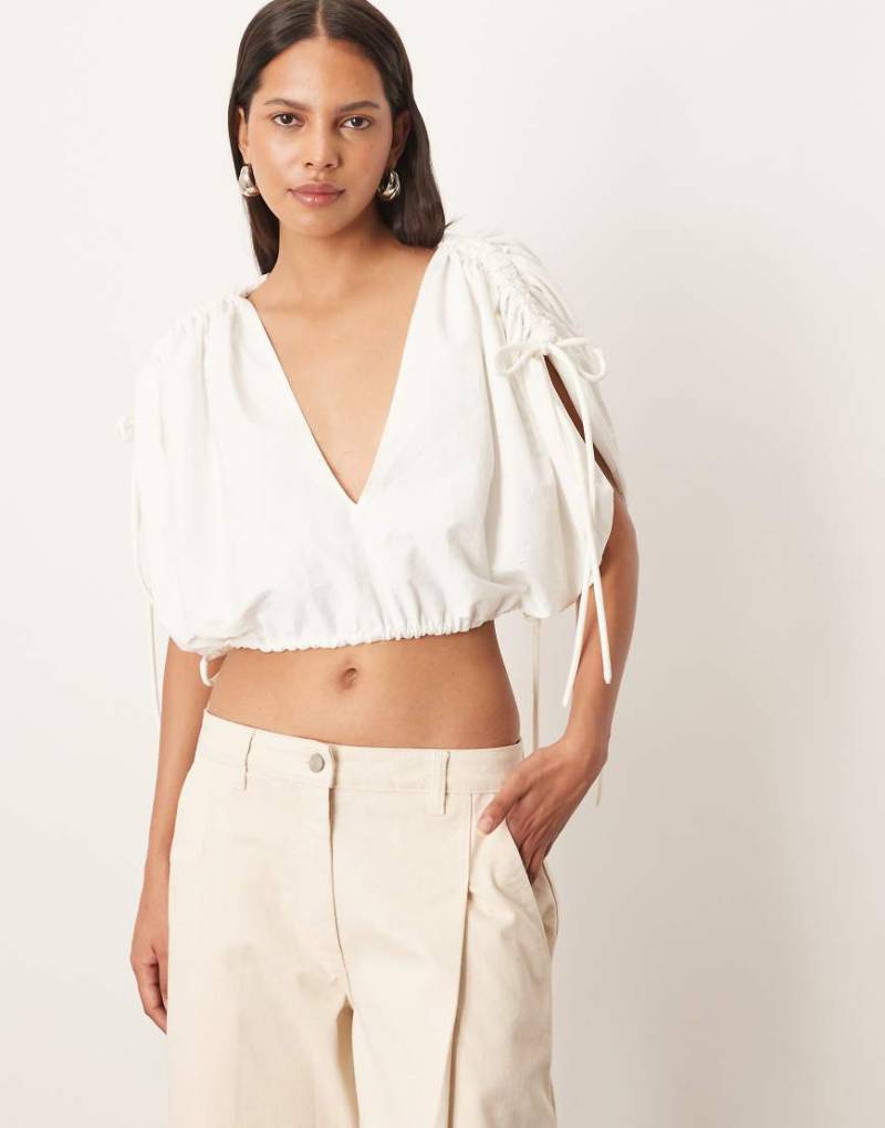 ARRANGE - Oberteil in Elfenbeinweiß mit Raffung und tiefem Ausschnitt von ARRANGE