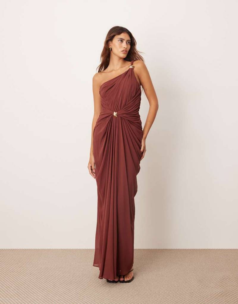ARRANGE - One-Shoulder-Maxikleid in Schokobraun mit drapiertem Twist-Detail samt Metallbesatz-Brown von ARRANGE