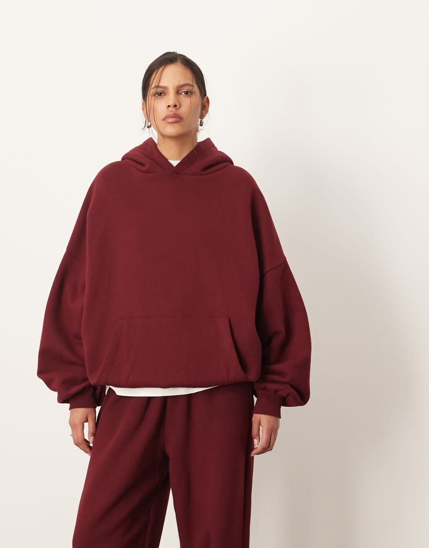 ARRANGE - Oversize-Kapuzenpullover aus hochwertigem, schwerem Material in Merlot-Rot von ARRANGE