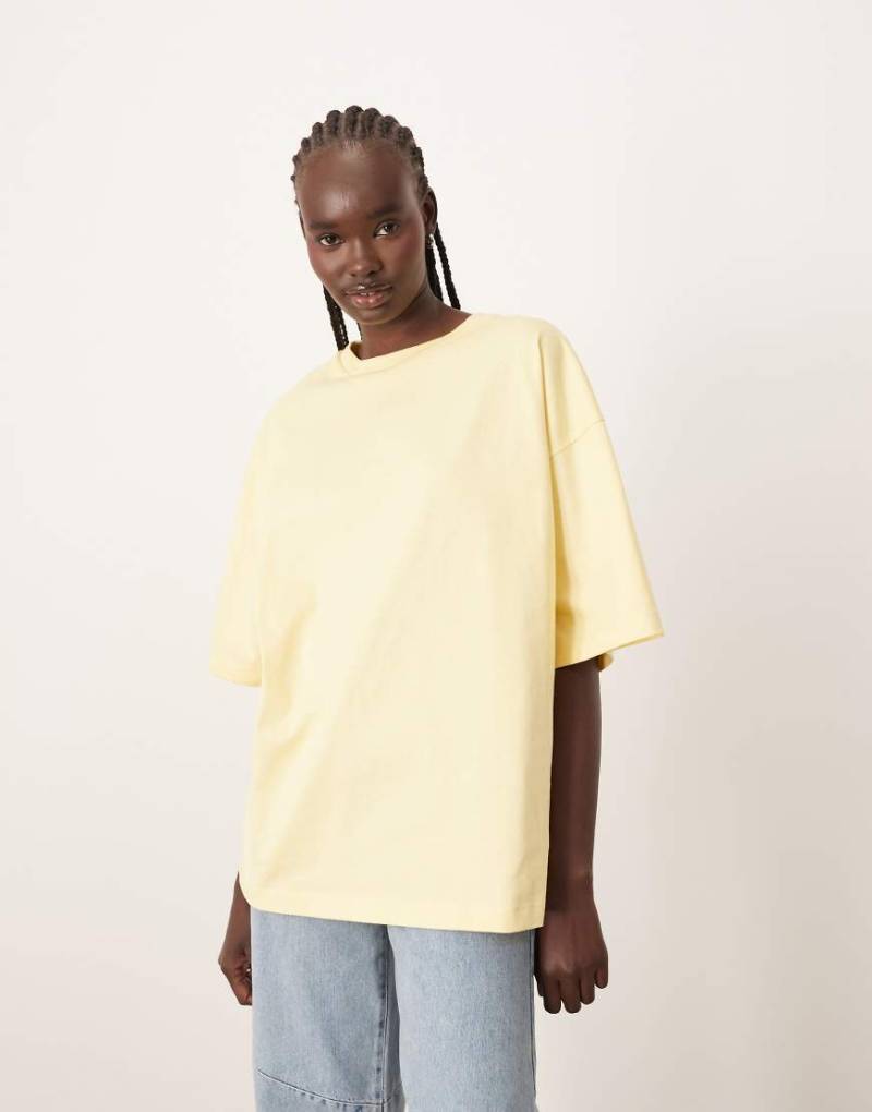 ARRANGE - Oversize-T-Shirt aus schwerem hochwertigem Material in Buttermilchgelb von ARRANGE