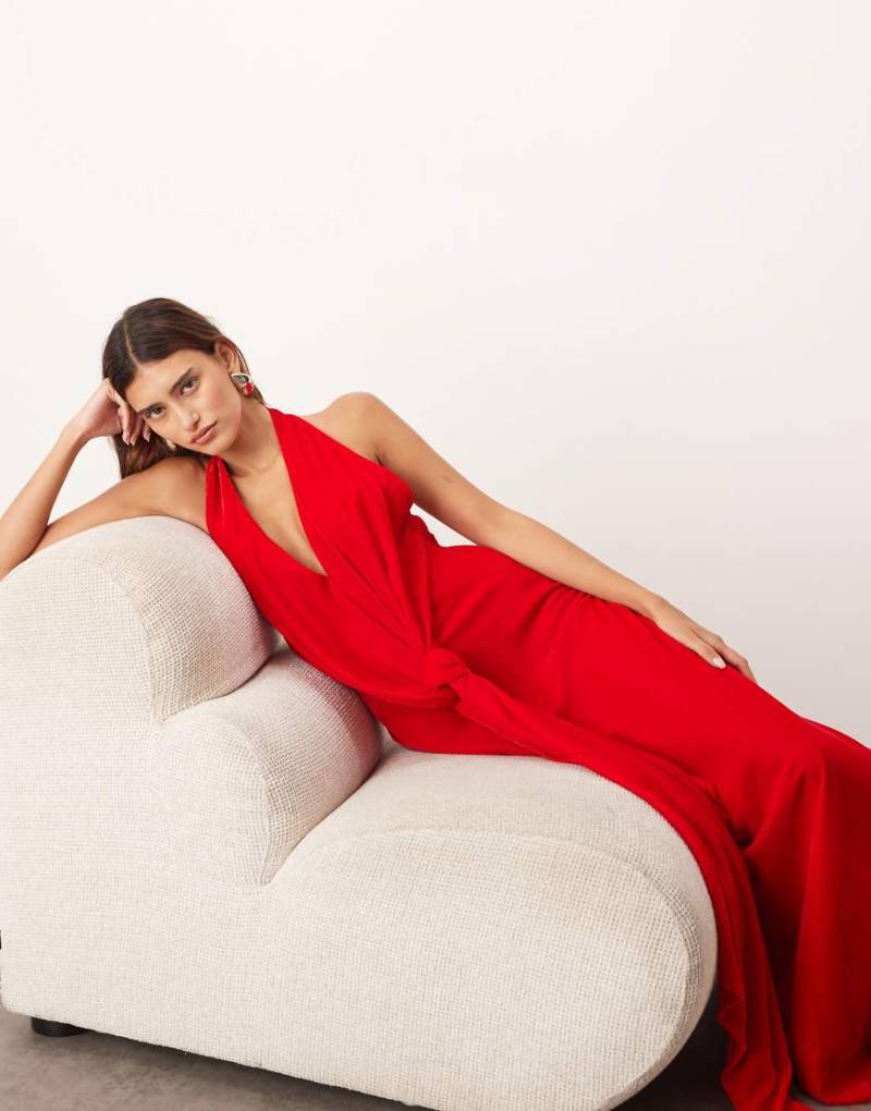 ARRANGE - Samt-Maxikleid in Rot mit Neckholder, Bindedetail und tiefem Ausschnitt ARRANGE - Samt-Maxikleid in Rot mit Neckholder, Bindedetail und tiefem Ausschnitt von ARRANGE