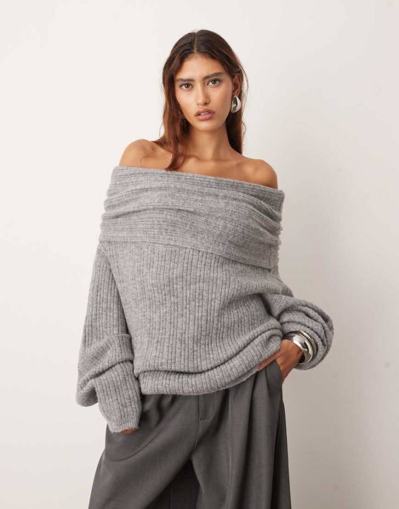 ARRANGE - Schulterfreier Pullover aus breit geripptem Strick in Anthrazit-Grau von ARRANGE