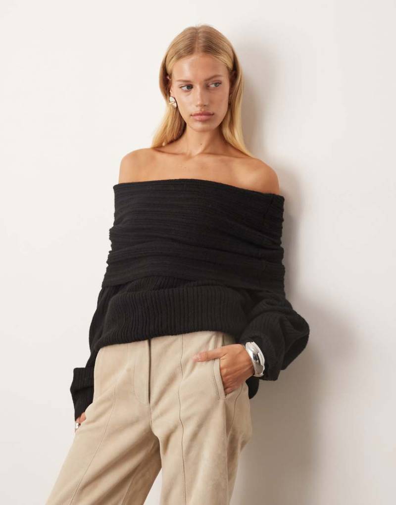 ARRANGE - Schulterfreier Pullover in Schwarz aus grobem Rippstrick von ARRANGE