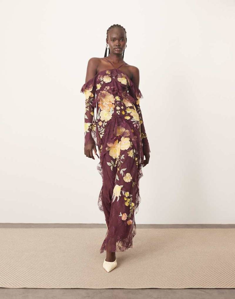 ARRANGE - Schulterfreies Neckholder-Maxikleid aus bestickter Spitze in Burgunderrot mit Rüschen von ARRANGE