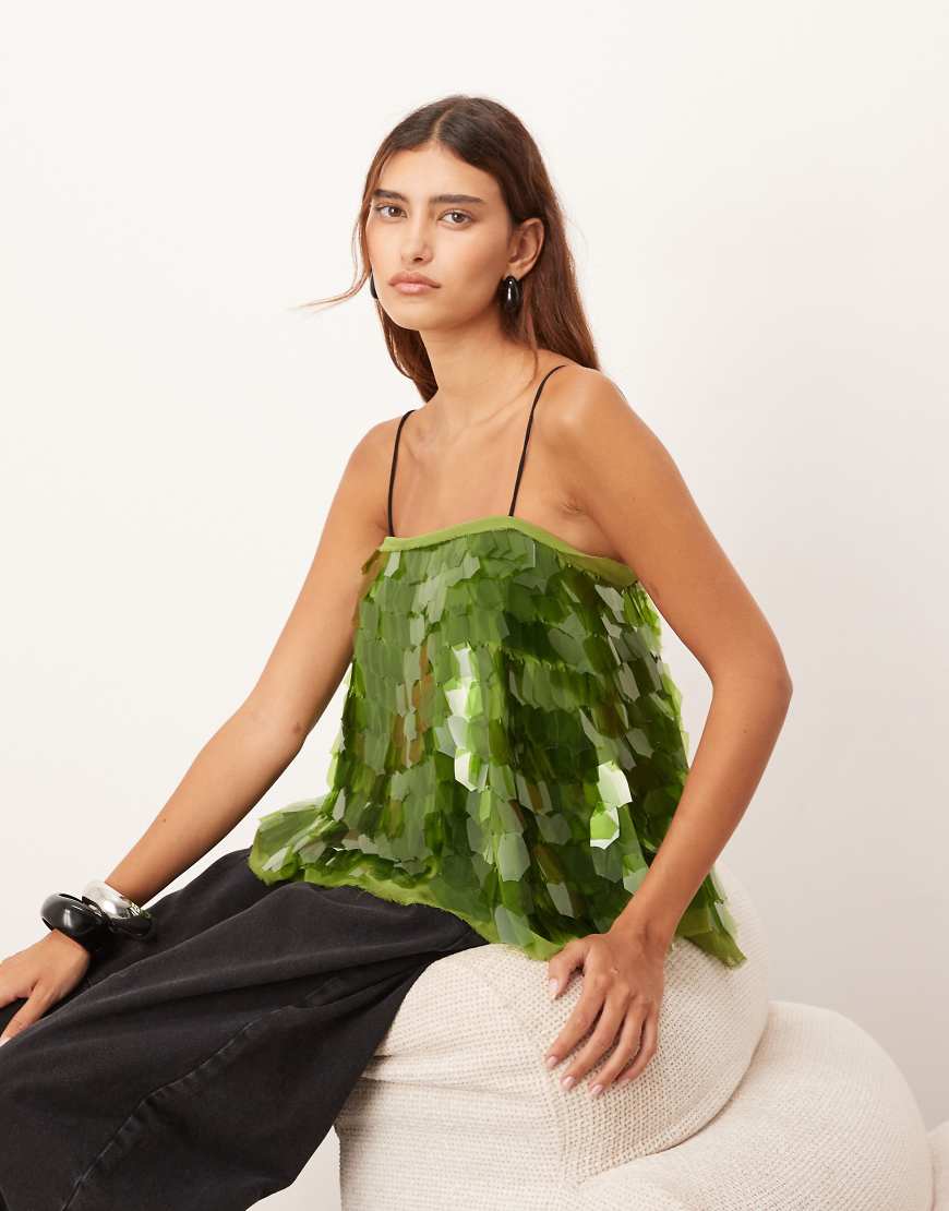 ARRANGE - Shard - Pailletten-Oberteil in Oliv mit Kontrast-Trägern-Grün von ARRANGE