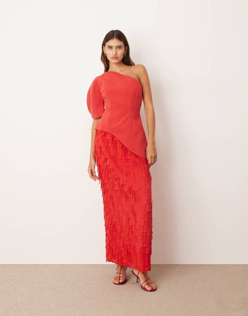 ARRANGE - Skulpturales, strukturiertes Hybrid-Maxikleid in Rot mit One-Shoulder-Design von ARRANGE