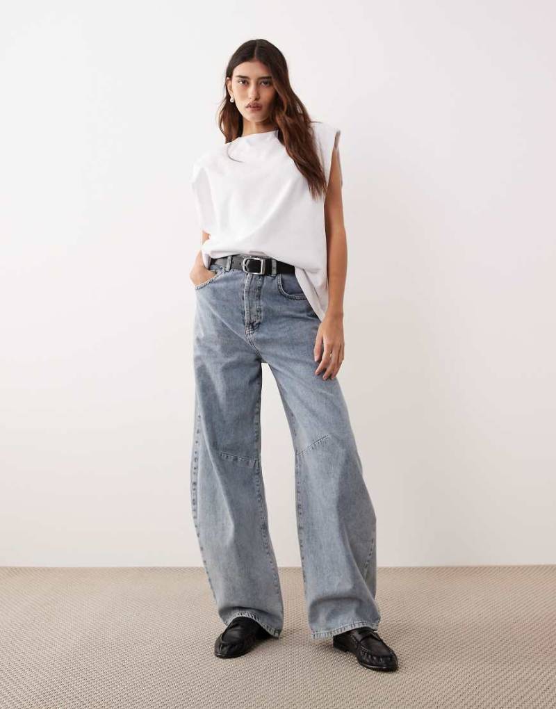 ARRANGE - Sydney - Barrel-Denim-Jeans in hellblauer 90er-Waschung von ARRANGE