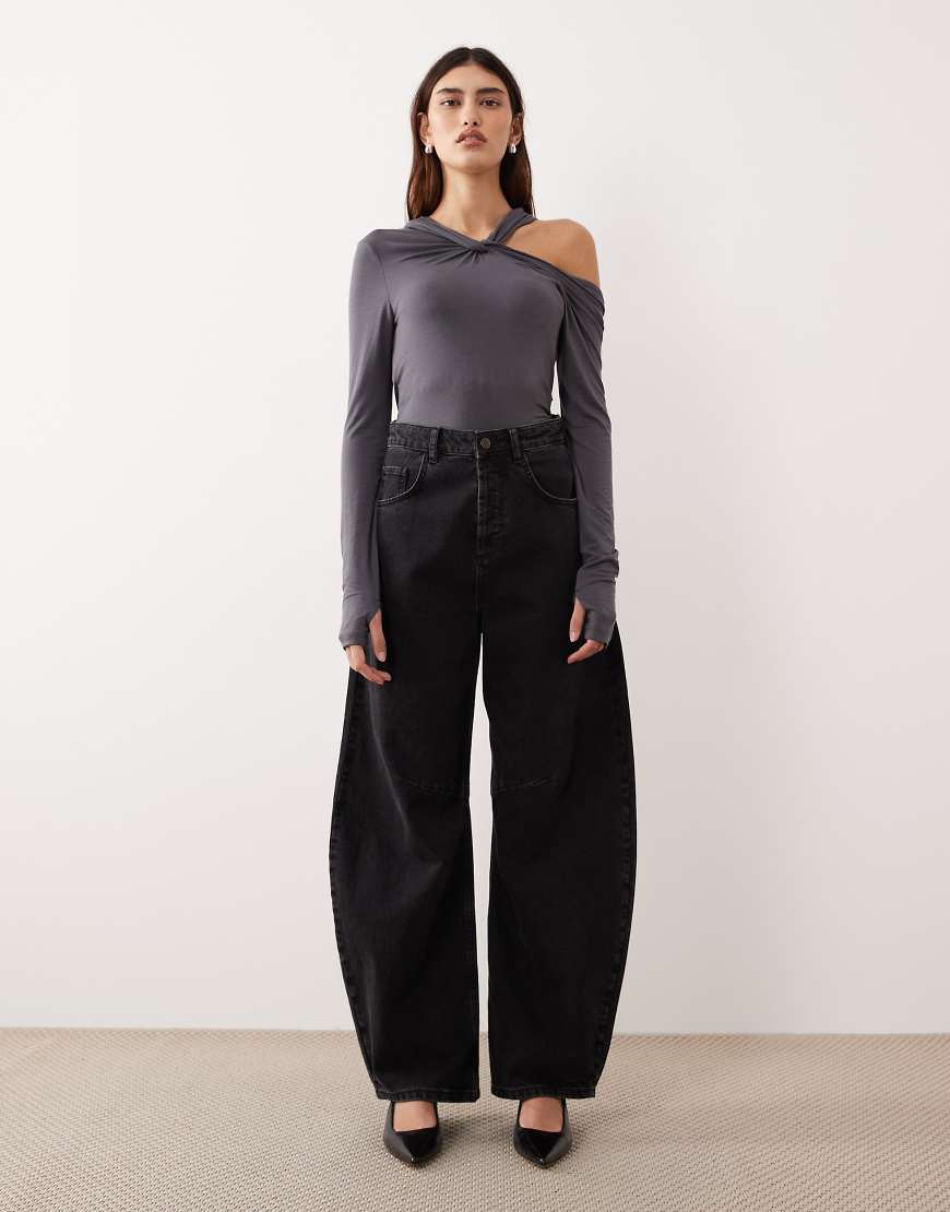 ARRANGE - Sydney - Barrel-Jeans aus Denim in verwaschenem Schwarz von ARRANGE