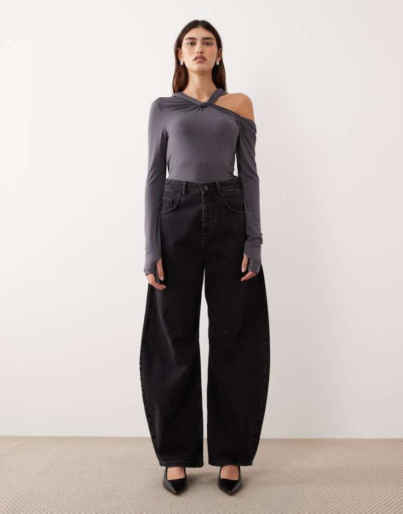 ARRANGE - Sydney - Barrel-Jeans aus Denim in verwaschenem Schwarz von ARRANGE