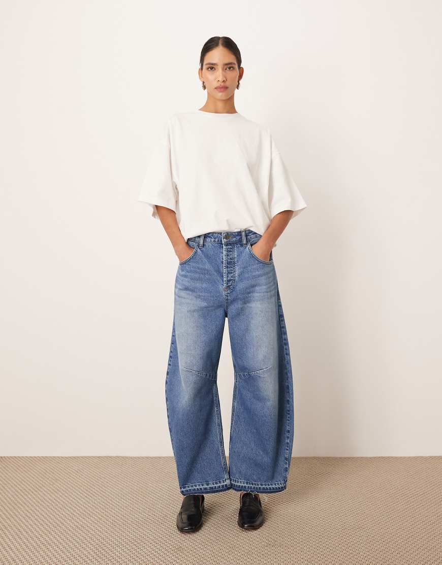 ARRANGE - Sydney - Cropped Jeans in verwaschenem Mittelblau mit herausgelassenem Saum von ARRANGE