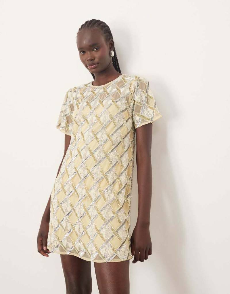 ARRANGE - T-Shirt-Minikleid in Buttermilchgelb mit Verzierung-Goldfarben von ARRANGE