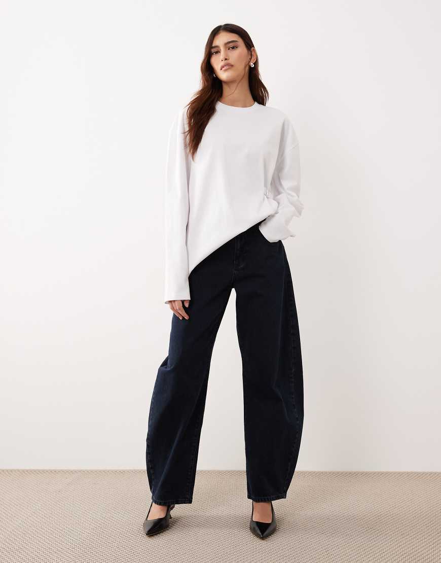 ARRANGE - Tova - Schmal zulaufende Jeans in Blauschwarz mit Umschlagsaum und abgerundetem Bein-Marineblau von ARRANGE