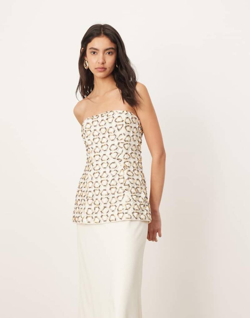 ARRANGE - Trägerloses Hybrid-Maxikleid in Elfenbein mit goldfarbenem geometrischem Muster-Weiß von ARRANGE