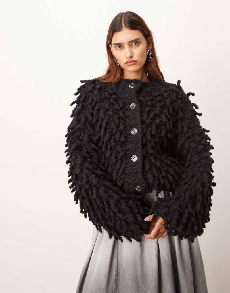 ARRANGE - Ultimate - Handgefertigte Strickjacke aus schwarzer Wolle mit Schlaufen von ARRANGE