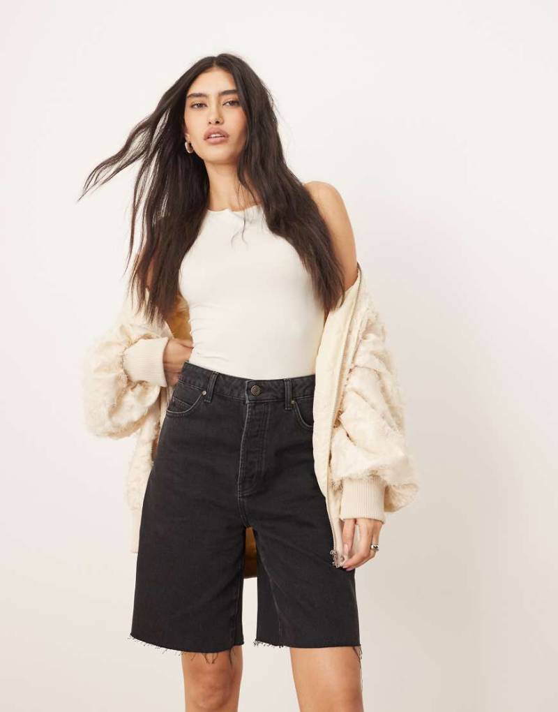 ARRANGE - Wilson - Legere Jeansshorts in verwaschenem Schwarz ARRANGE - Wilson - Legere Jeansshorts in verwaschenem Schwarz von ARRANGE