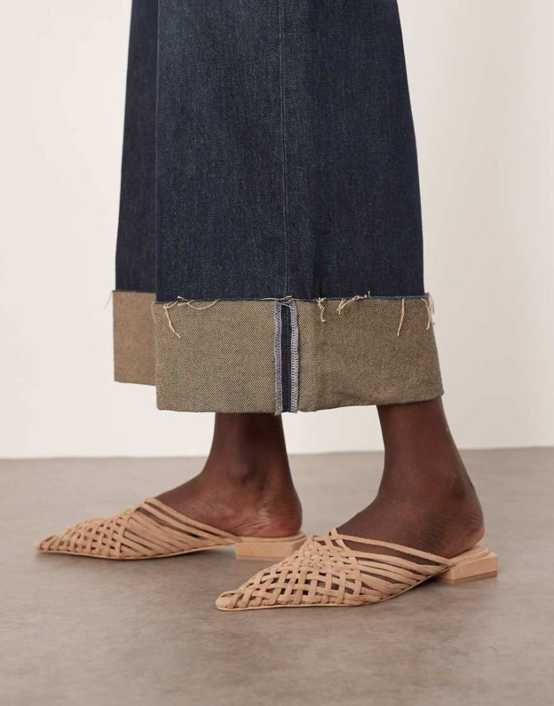 ARRANGE - Zadie - Hochwertige Wildleder-Mules in Kamelbraun mit gewebtem Design-Neutral von ARRANGE