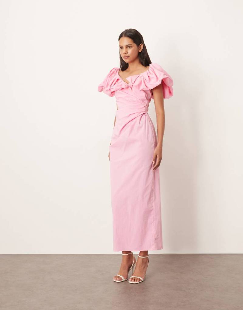 ASOS EDITION - Bardot-Maxikleid in Rosa mit gerafften Puffärmeln von ARRANGE