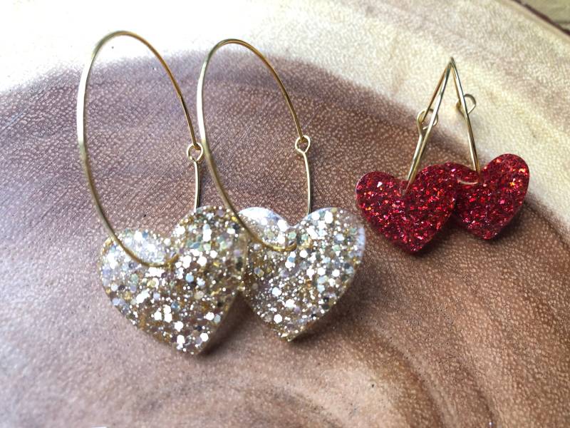Handgemachte Glitzernde Herzohrringe An Vergoldeten Creolen. Wählen Von Rot Oder Gold.cute Geschenk Für Sie von ARSSTUDIO74