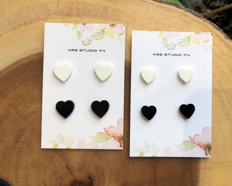 Handgemachte Herzohrstecker in Epoxidharz, Schwarz Oder Weiß. Größere Kleinere Größe. Geschenk Für Sie von ARSSTUDIO74