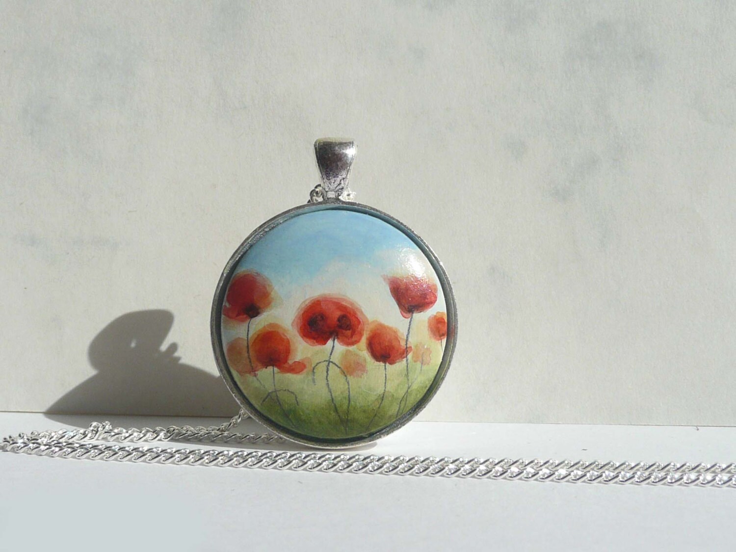 Großer Blumenanhänger, Handbemalter Anhänger Mohnblumen, Mohnwiese Bild, Kettenanhänger Mohn, Handgefertigte Kette, Originalbild Schmuck von ARTDORA