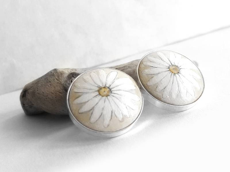 Margeriten Ohrringe, Handbemalte Blumen Ohrstecker, Margeritenblüten, 925 Sterling Silber Schmuck von ARTDORA
