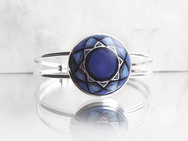 Moderner Armreif, Blaues Armband, Handbemalter Schmuck, Charm Armband Fassung, Geschenkidee Für Damen von ARTDORA