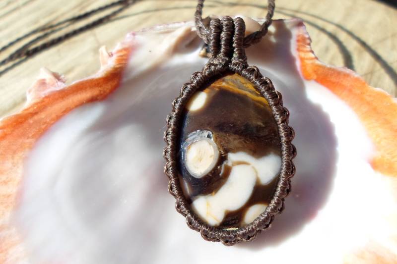 Versteinerte Fossilien Holz Halskette Makramee Edelstein Anhänger Versteinerte Fossilien Holz Halskette Makramee Edelstein Anhänger von ARTEAMANOetsy