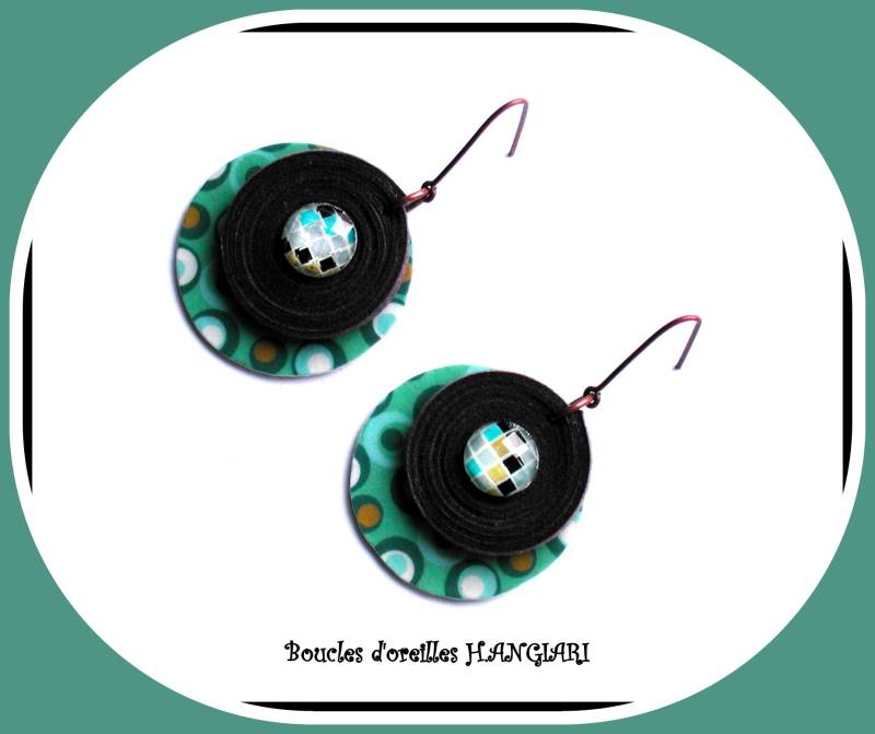 Kollektion/Hippies Ohrringe Rund 70Er Jahre Muster Grafikmuster Grafikstil Marineblauer Wildleder Look von ARTGALLERY29