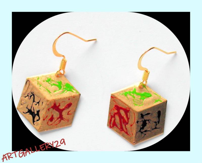 Originelle, Goldfarbene Des-Ohrringe, Flacher Reliefeffekt, Goldene Ohrhaken, Promo-Code von ARTGALLERY29