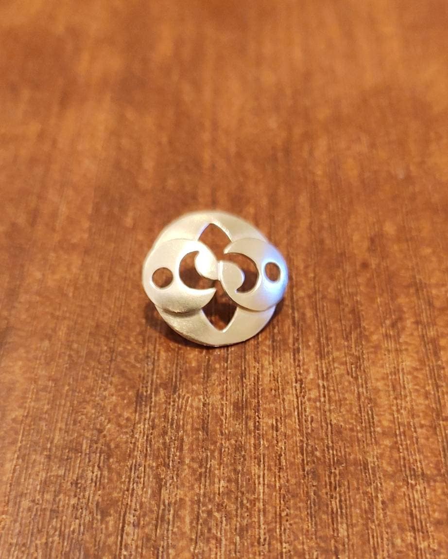 Roswell Rock Pin Naturstein Messing Und Vergoldung Roswell Rock Pin Naturstein Messing Und Vergoldung von ARTISANTIQUAE