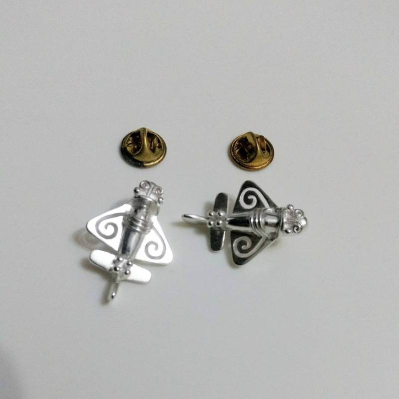 Silber Flyer Quimbaya Flugzeug Pin 925 Sterling Antike Aliens Antike Ursprünge Silber Flyer Quimbaya Flugzeug Pin 925 Sterling Antike Aliens Antike Ursprünge von ARTISANTIQUAE