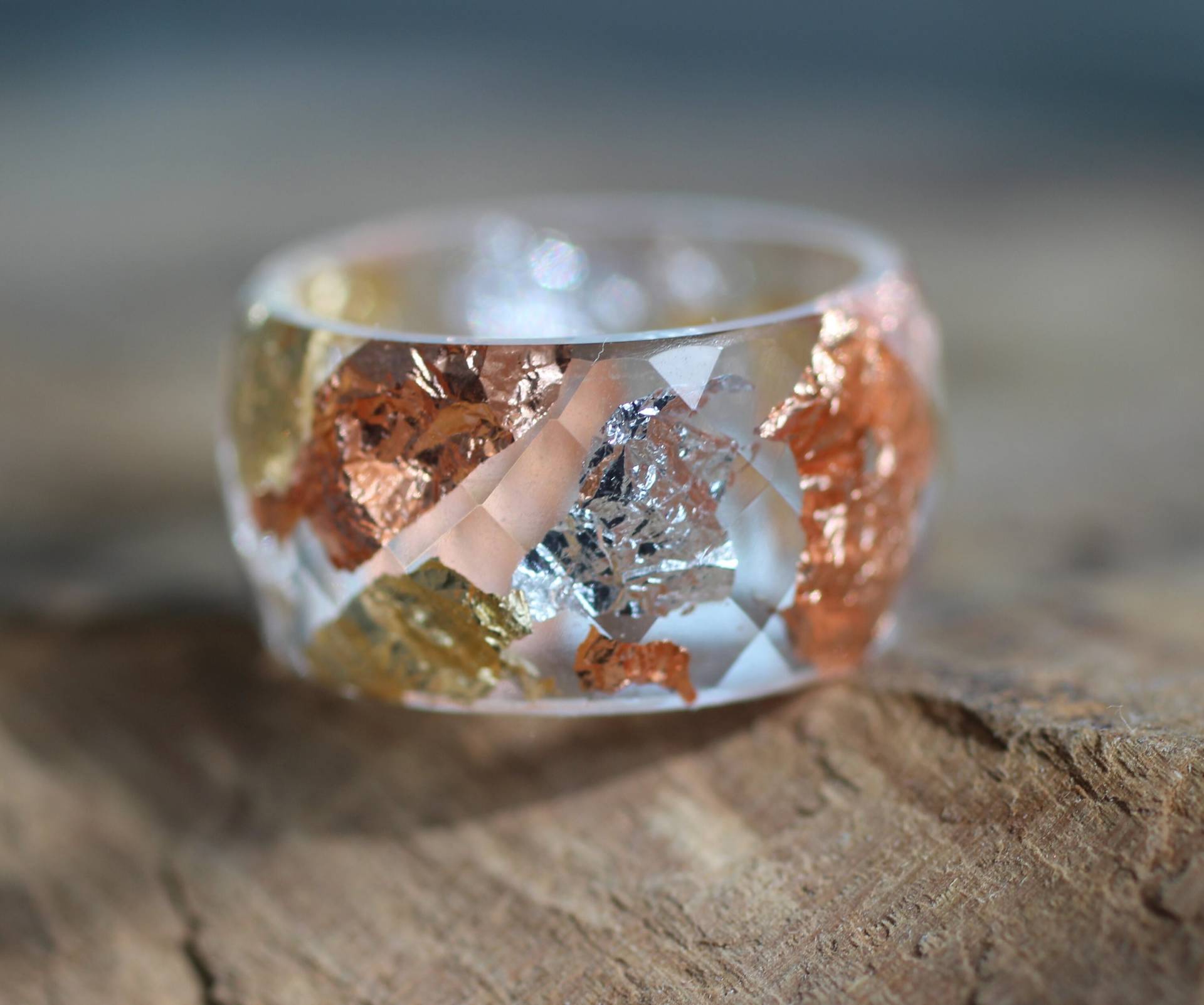 Breiter Harzring, Klarer Bandring Mit Gold, Silber, Kupferflocken, Harz-Trauring von ARTISUNtis