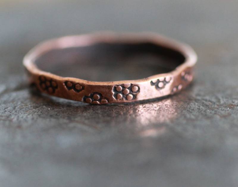 Kupferring Mit Blumen, Kupfer Ehering, Natur Inspirierter Nachhaltiger Schmuck von ARTISUNtis