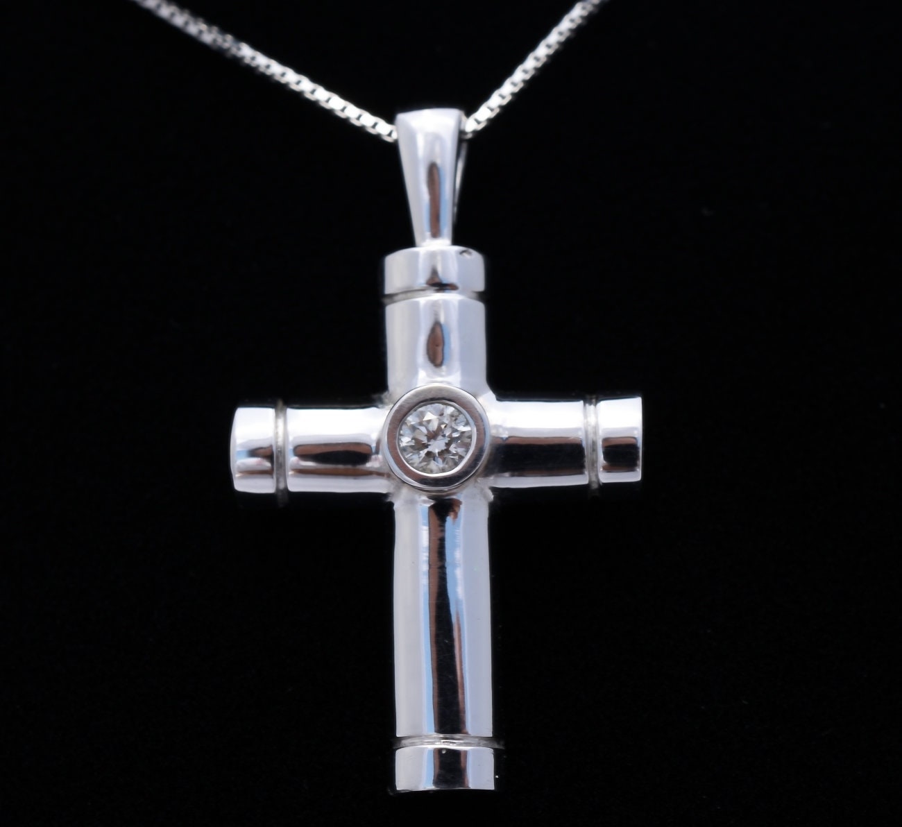 14K Gold Diamant Kreuz Halskette, Bezel Set 0.10Ct von ARTMANJEWELRY